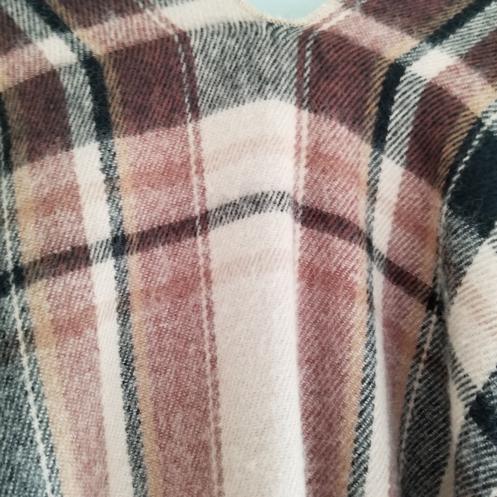 Plaid cape - Picture 3 of 8
